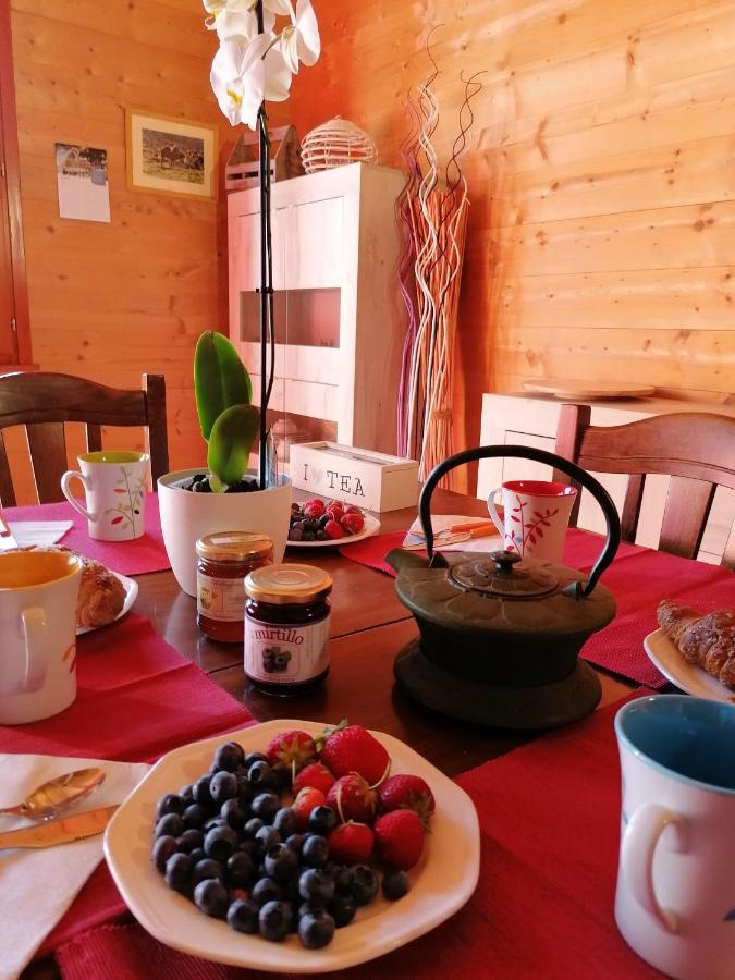Agriturismo Bio Apipoli Montano Lucino Bagian luar foto