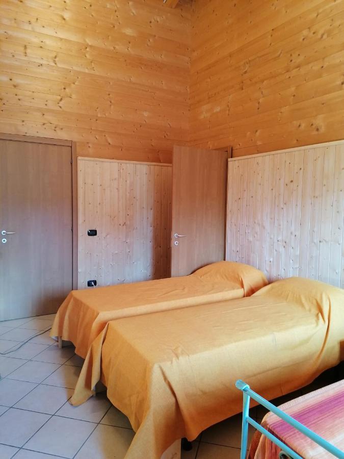 Agriturismo Bio Apipoli Montano Lucino Bagian luar foto