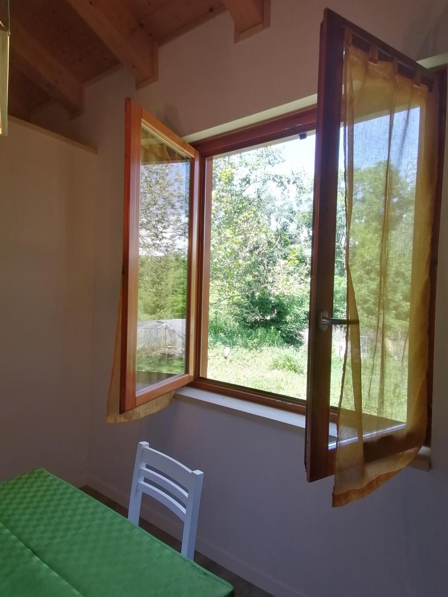 Agriturismo Bio Apipoli Montano Lucino Bagian luar foto